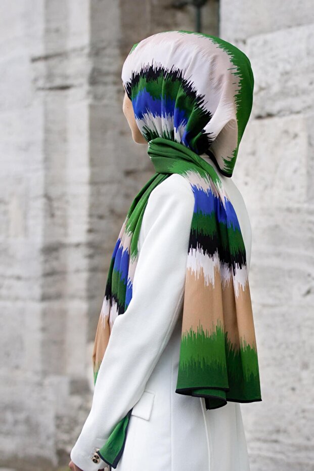 Women's Luxury Medina Silk Shawl Emerald Green
