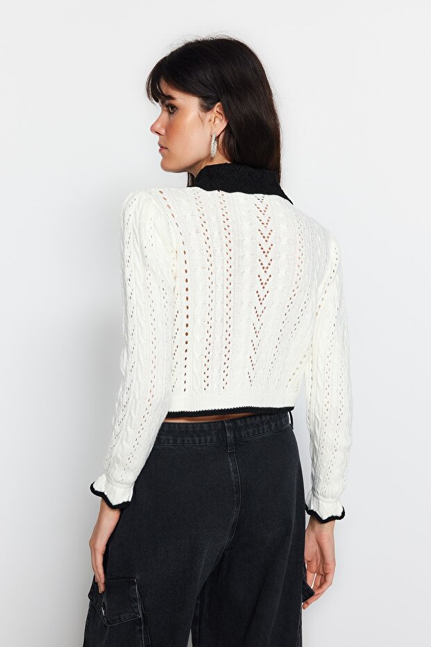 Sweter z dzianiny w kolorze ecru - Crop Size, ażurowa/dziurkowa wstążka, detal kokardki Twoaw24Kz01055 - 6