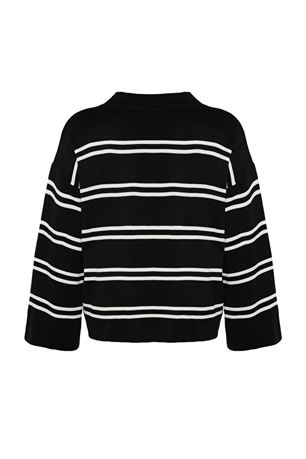 Czarny sweter z golfem w paski TBBAW24AN00013 - 8