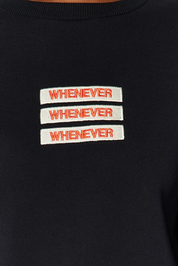 Siyah Kalın İçi Polarlı Slogan Nakışlı Relaxed/Rahat Kalıp Örme Sweatshirt TWOAW22SW1464 - 3