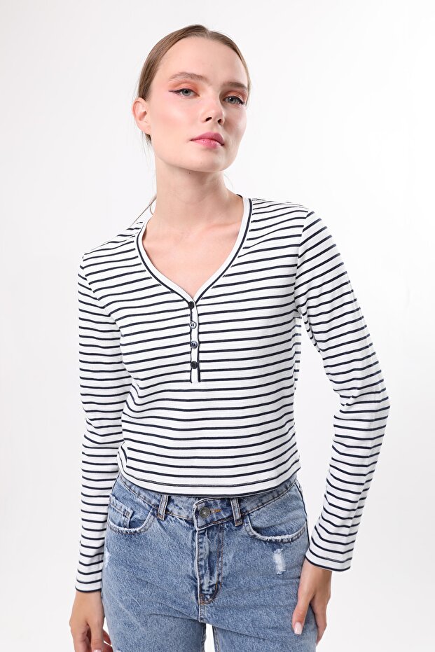 Button Detailed Fitted/Body Stretchy Knitted Blouse