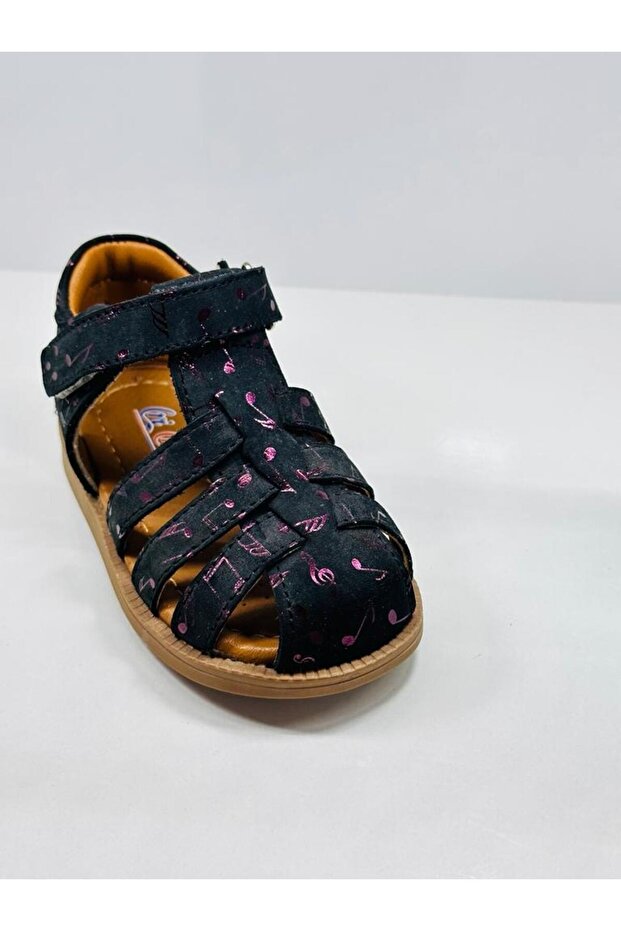 صنادل مغلقة منقوشة - 1