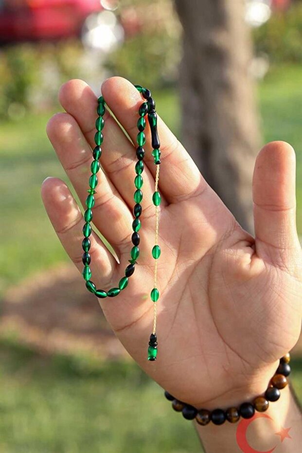 حجم صغير من العنبر الأخضر الأسود الناري