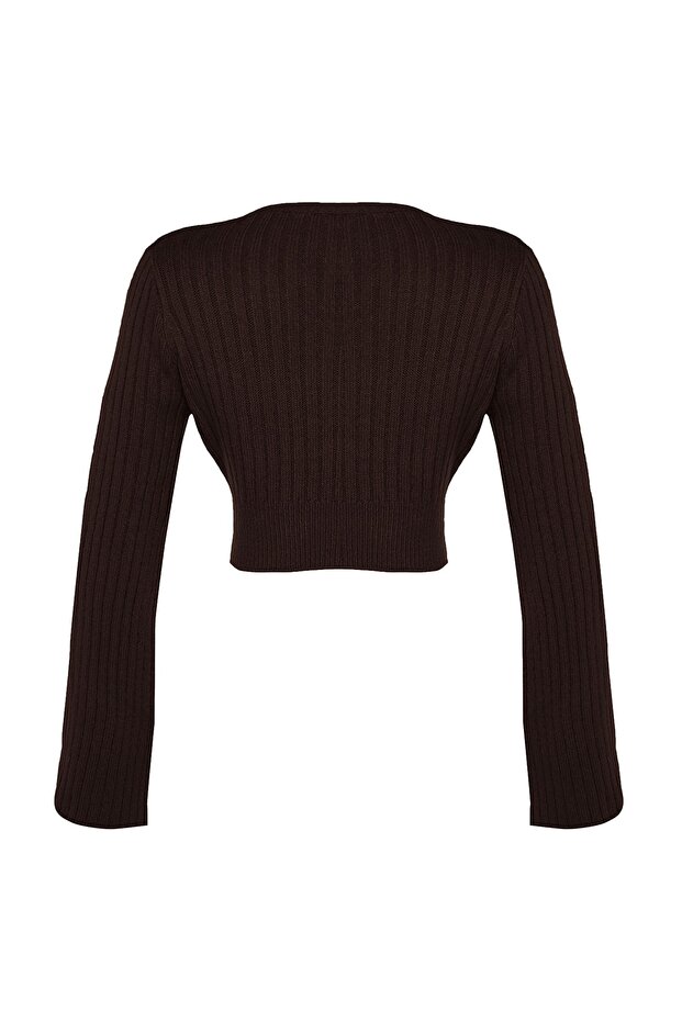 Brauner kurzer, weich strukturierter, zweireihiger Strickpullover TWOAW24KZ00381 - 8