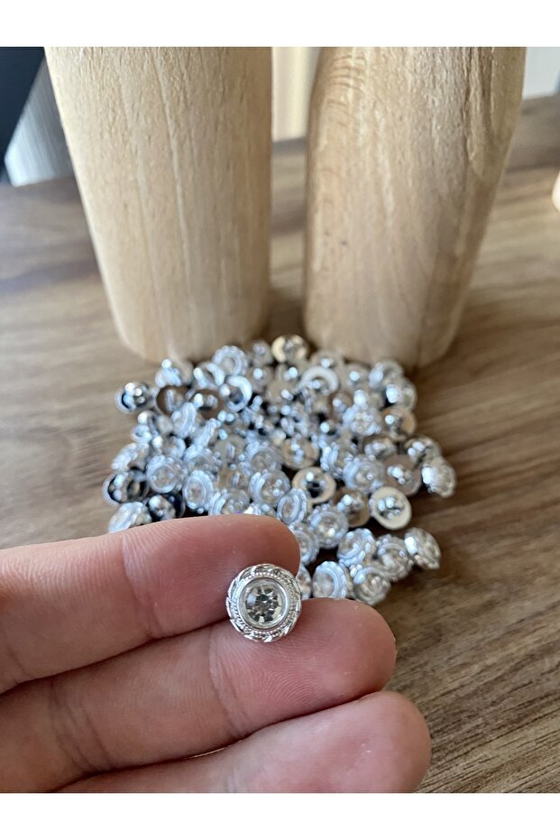 18 Size (11.5MM) Rhinestoned Footed Button (50 PCS)