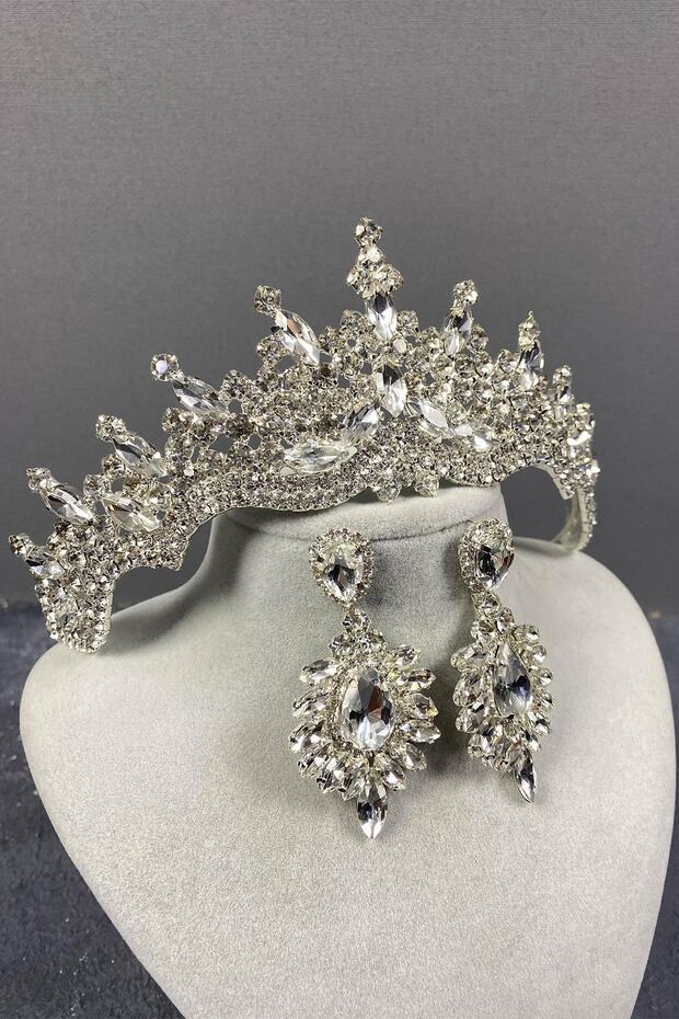 Tokyo Model Bridal Henna Crown and Drop Stone Detailed Shuttle Stone Earring Set Silver Color