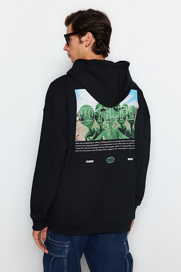 Siyah Oversize/Geniş Kesim Kapüşonlu Uzay Baskılı İçi Polar/Sıcak Tutan Sweatshirt TMNAW24SW00095 - 6
