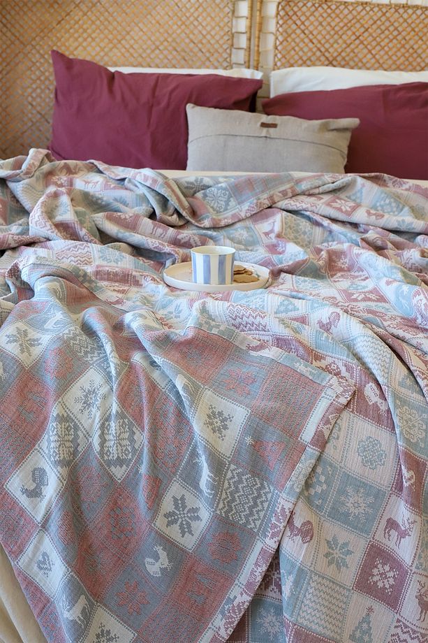 Çift Kişilik Müslin Pike Yatak Örtüsü 3 Kat Jakarlı Çift Taraflı Yılbaşı 220x240 cm - 2
