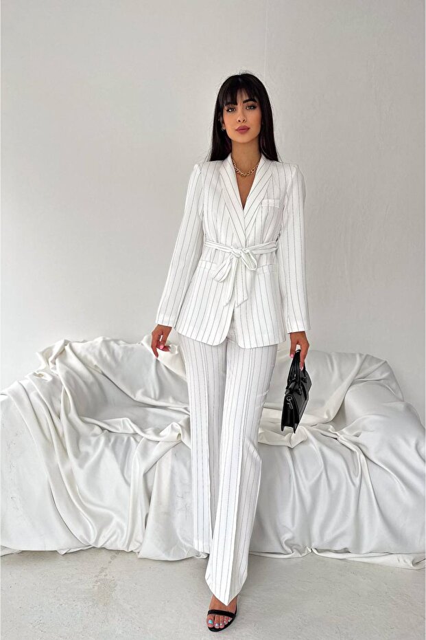 Damska marynarka z kołnierzem szalowym i kieszeniami, wiązana, z elastycznymi spodniami i rurkami - 6