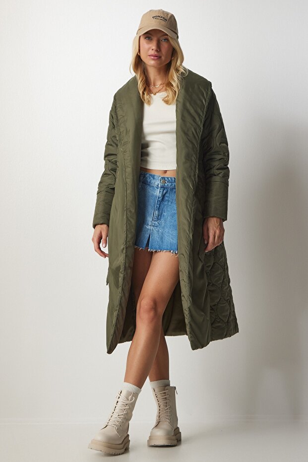 Damski pikowany płaszcz w kolorze khaki z paskiem i szalowym kołnierzem dz00089 - 5