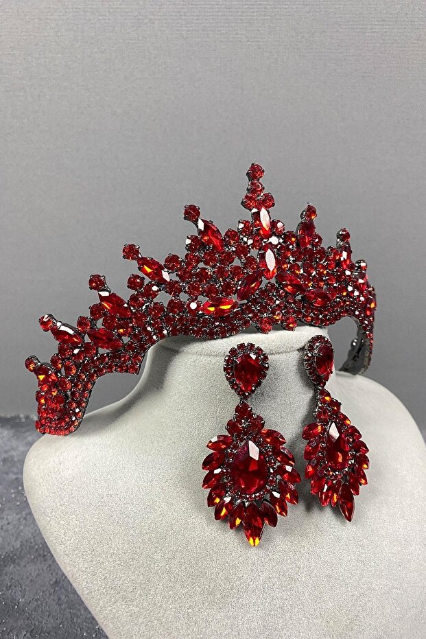 Tokyo Model Bridal Henna Crown and Drop Stone Detailed Shuttle Stone Earring Set Red Color