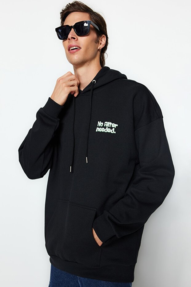 Siyah Oversize/Geniş Kesim Kapüşonlu Uzay Baskılı İçi Polar/Sıcak Tutan Sweatshirt TMNAW24SW00095 - 5