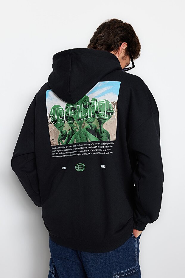 Siyah Oversize/Geniş Kesim Kapüşonlu Uzay Baskılı İçi Polar/Sıcak Tutan Sweatshirt TMNAW24SW00095 - 1