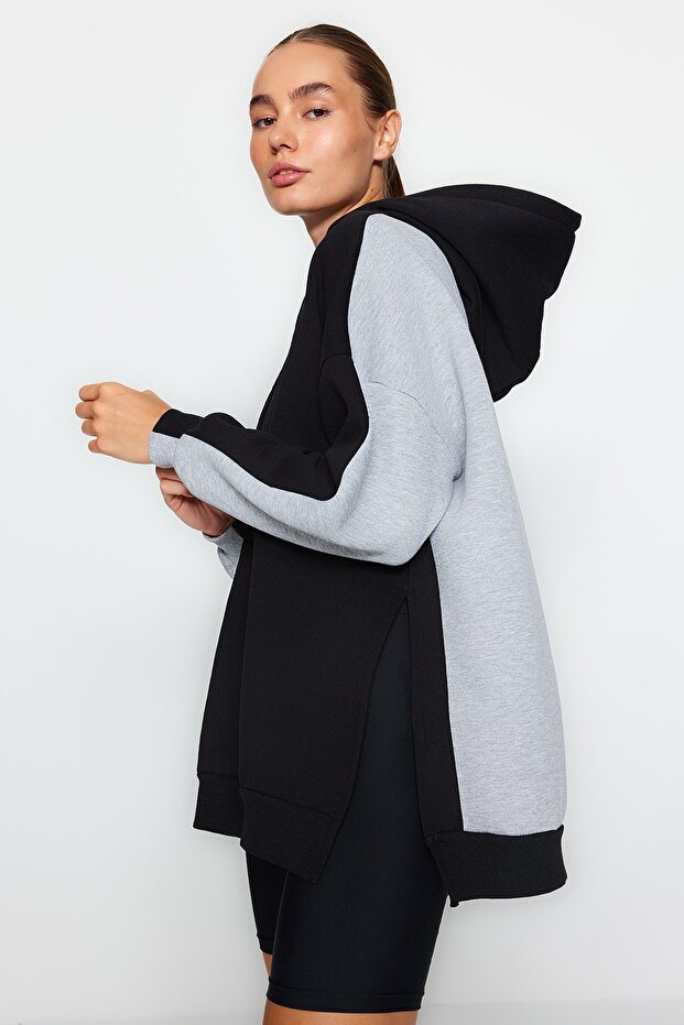 Gri Melanj Pamuklu Renk Bloklu Geniş Kalıp İçi Polarlı Örme Spor Sweatshirt TWOSS22SW0074 - 1