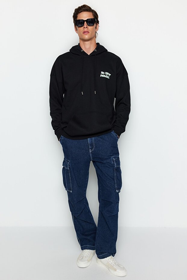 Siyah Oversize/Geniş Kesim Kapüşonlu Uzay Baskılı İçi Polar/Sıcak Tutan Sweatshirt TMNAW24SW00095 - 3