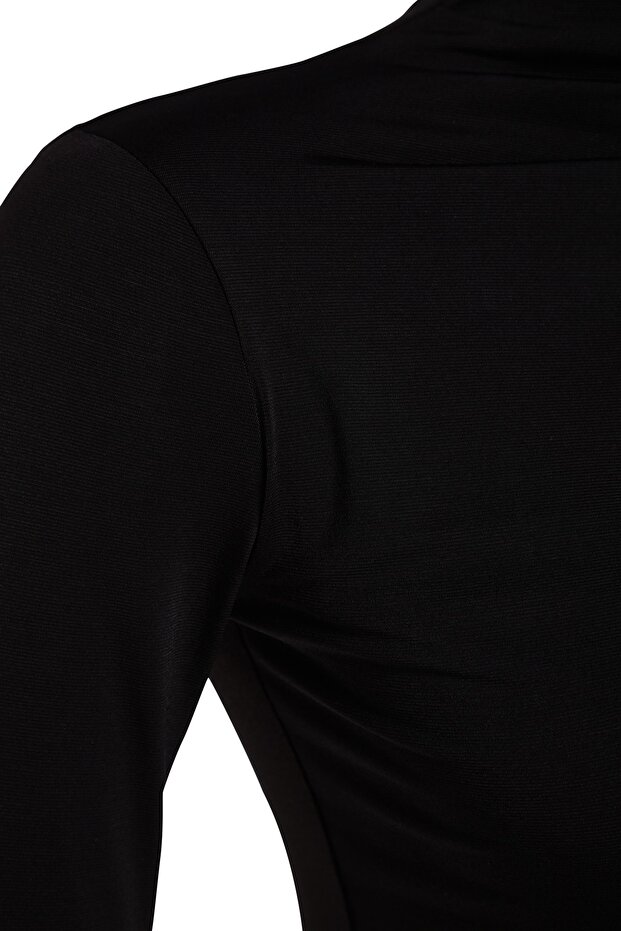 Bluză crop drapată neagră cu guler înalt TWOAW24BZ00164 - 8