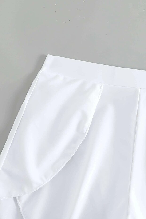 Kadın Beyaz Yırtmaçlı Etek Görünümlü Şık Deniz Şortu - 6