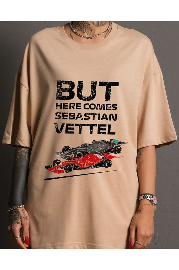 UNISEX OVERSIZE But Here Comes Sebastian Vettel Baskılı %100 Pamuk Örme Kumaş Formula 1 T-shirt - 3