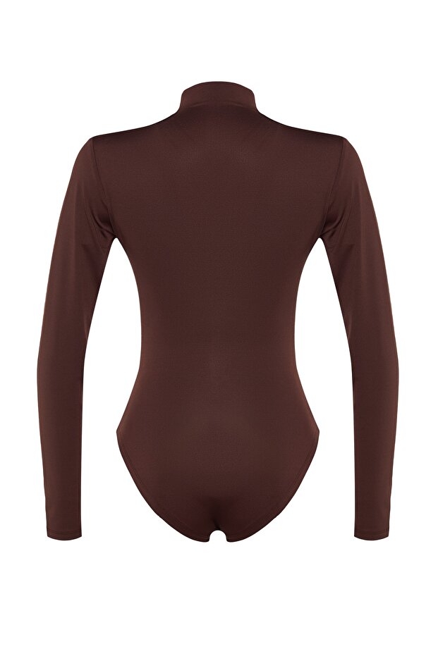 Kahverengi Büzgü Detaylı Dik Yaka Çıtçıtlı Esnek Örme Body TWOAW24BD00014 - 9