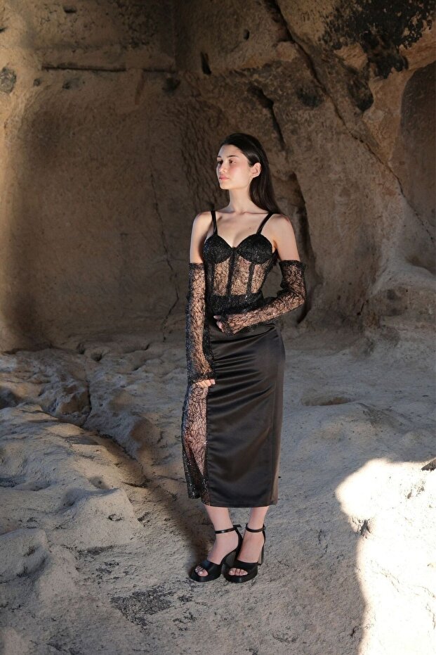 Siyah Dantelli Crop - 2