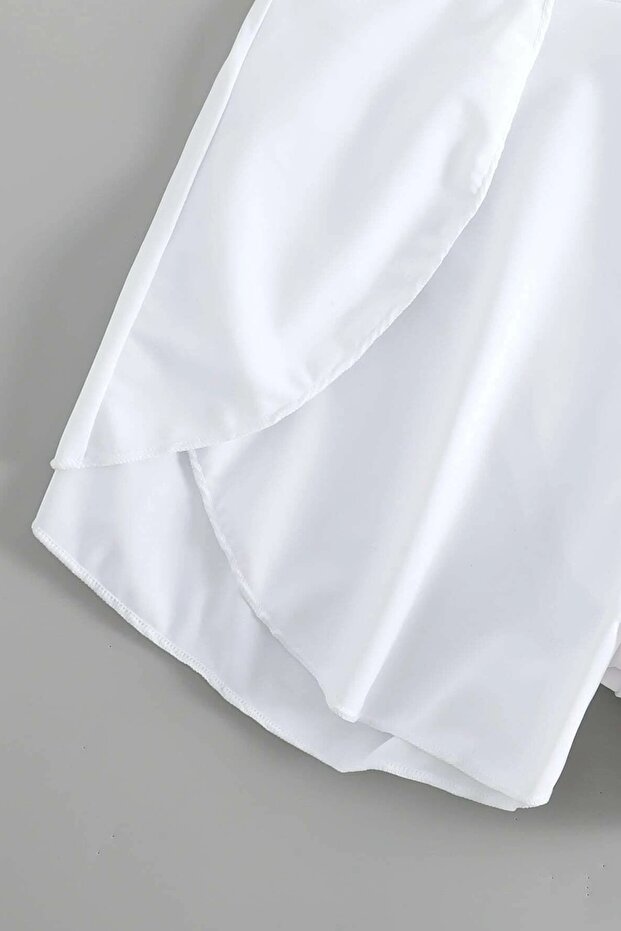 Kadın Beyaz Yırtmaçlı Etek Görünümlü Şık Deniz Şortu - 5