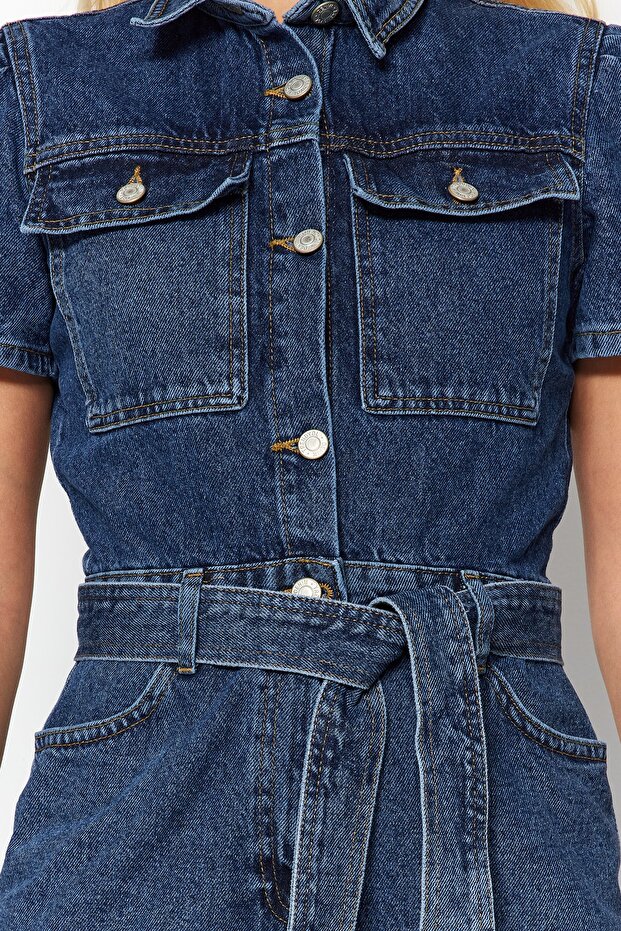 Niebieski dżinsowy kombinezon z paskiem TWOSS20TU0156 - 9
