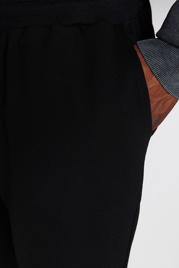 Siyah Büyük Beden Regular/Normal Kesim Jogger Basic Pamuklu Eşofman Altı TMNAW24AJ00003 - 6