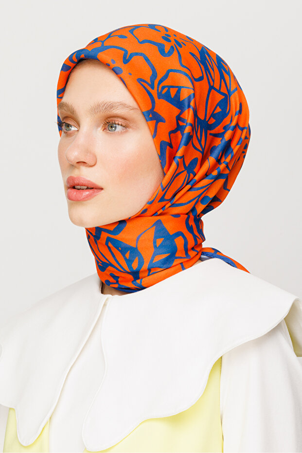 وشاح ناعم بنمط الأزهار الرقمية - 2