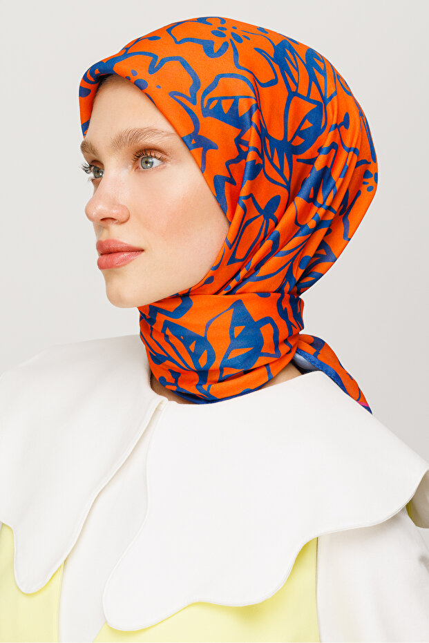 وشاح ناعم بنمط الأزهار الرقمية - 4