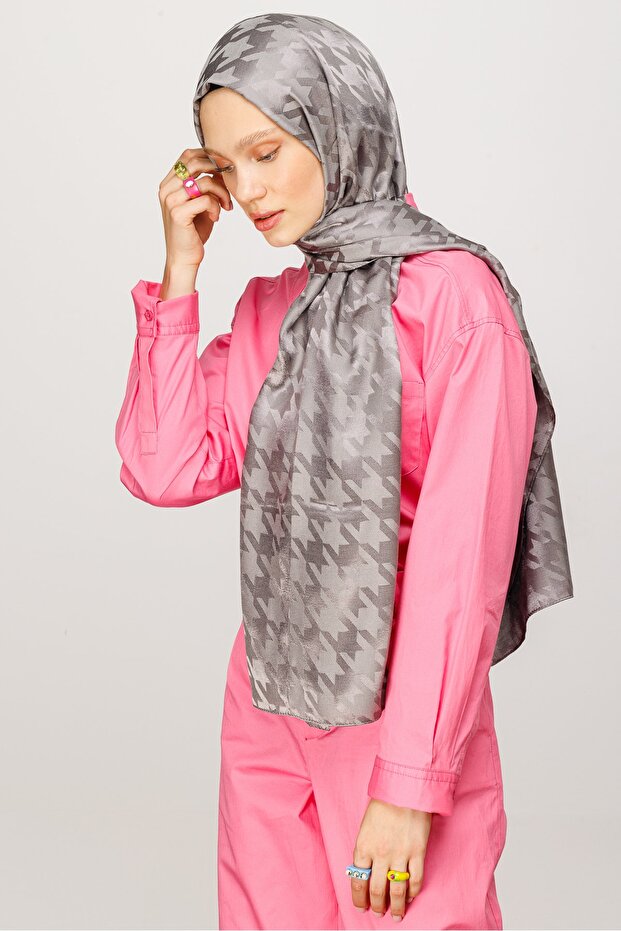 Houndstooth Pattern Shiny Jacquard Shawl