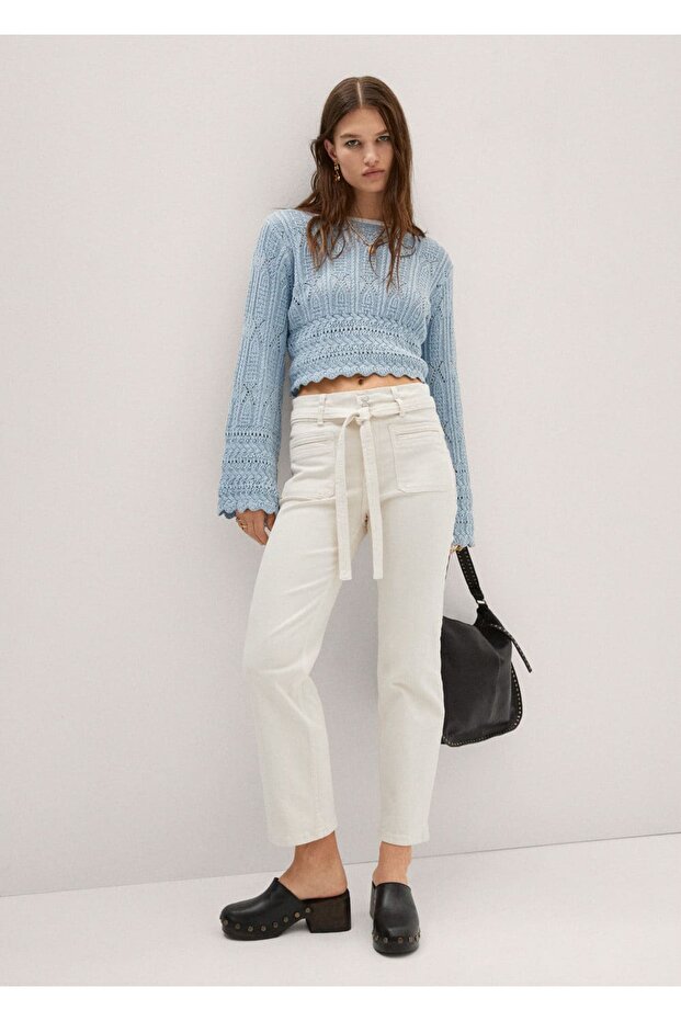 Gerade geschnittene Jeans mit Bindedetail - 16