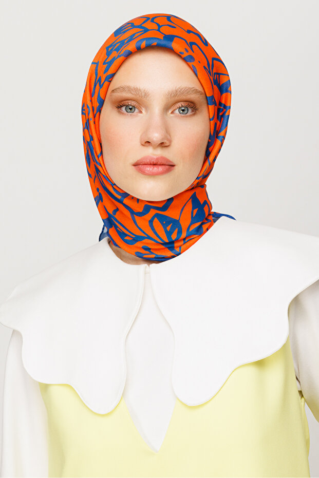 وشاح ناعم بنمط الأزهار الرقمية - 6