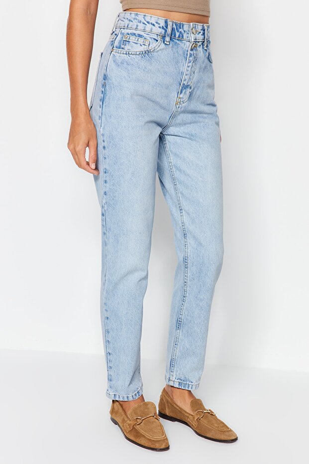 Niebieskie jeansy Mom z wysokim stanem i podwójnymi guzikami TWOSS21JE0153 - 5