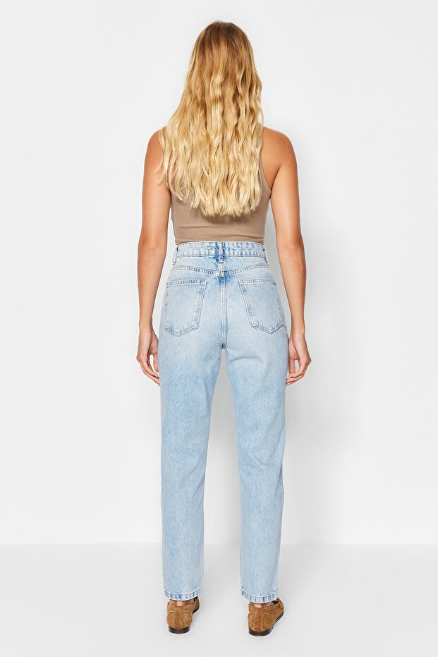 Niebieskie jeansy Mom z wysokim stanem i podwójnymi guzikami TWOSS21JE0153 - 6