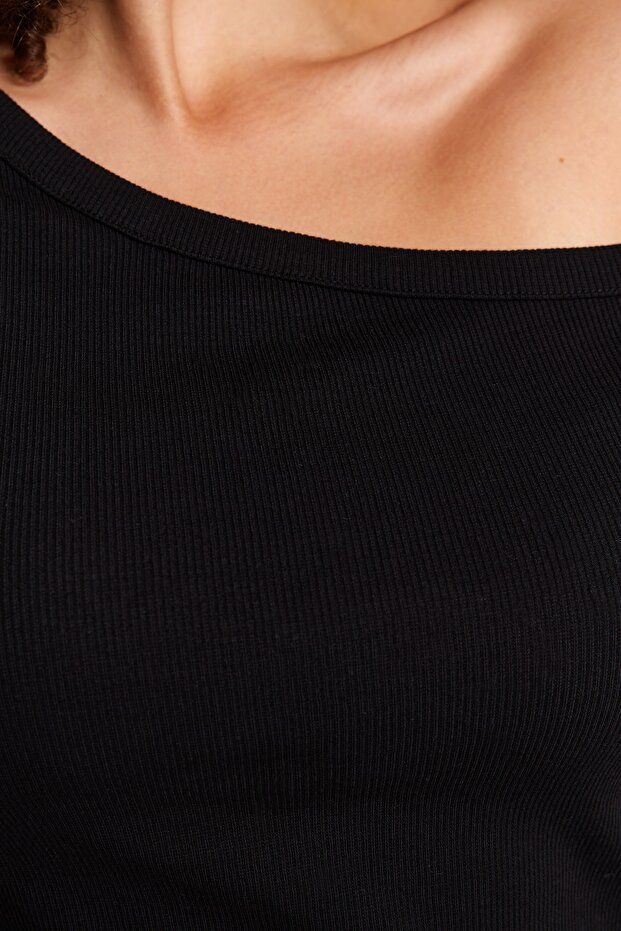 Siyah Fitted/Vücuda Oturan Omzu Açık Fitilli Pamuklu Esnek Örme Bluz TBBAW24AF00002 - 5