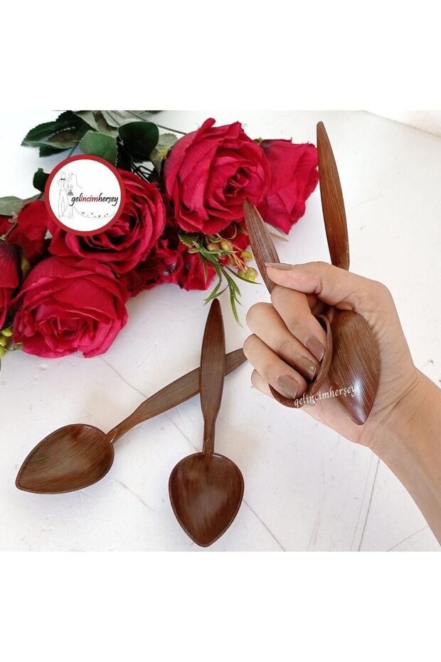 4 Pieces of Plastic Large Spoons for Folk Games