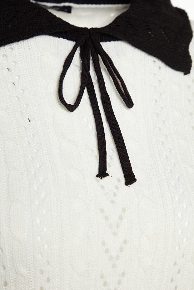 Sweter z dzianiny w kolorze ecru - Crop Size, ażurowa/dziurkowa wstążka, detal kokardki Twoaw24Kz01055 - 8