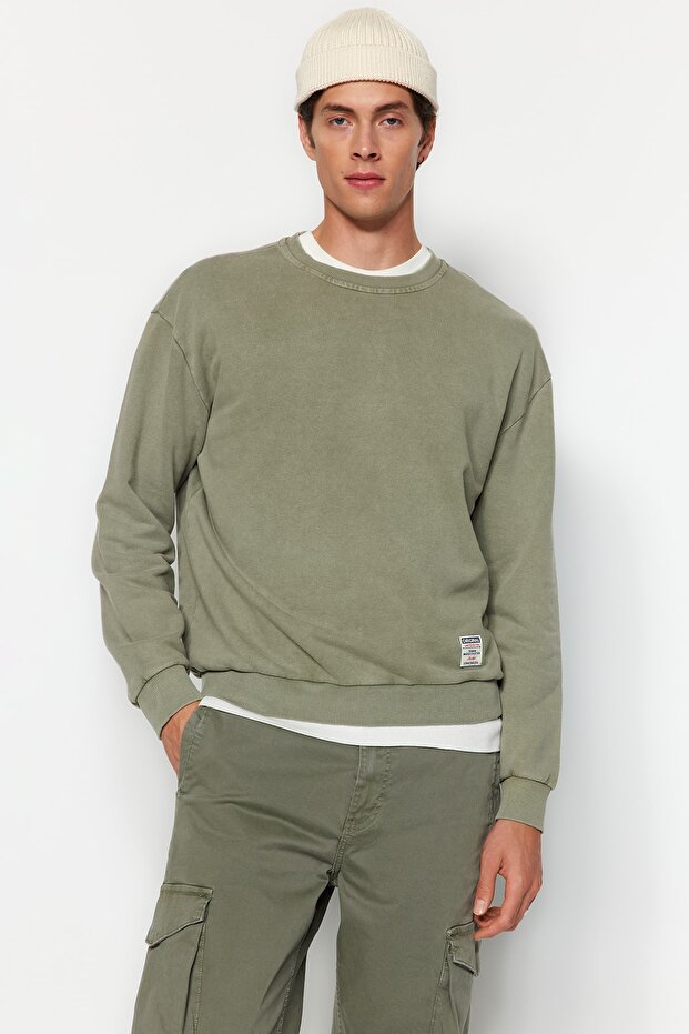 Yeşil Oversize/Geniş Kesim Eskitme/Soluk Efektli Şardonsuz Sweatshirt TMNAW24SW00021 - 4