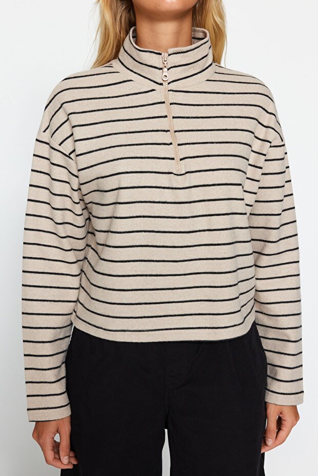 Jasnobeżowa bluza z dzianiny w paski Thessaloniki, zapinana na zamek, stójka, regularny/normalny krój TWOAW22SW0732 - 4