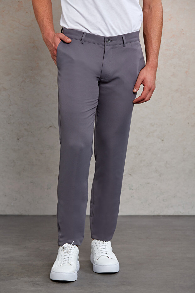 بنطلون قماش رمادي بقصة ضيقة وجيب جانبي منقوش - 1