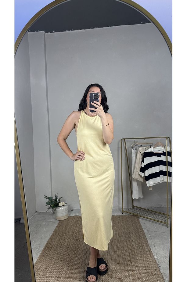 KADIN SARI KOLSUZ TEK YIRTMAÇLI MAXİ BOY ELBİSE - 2