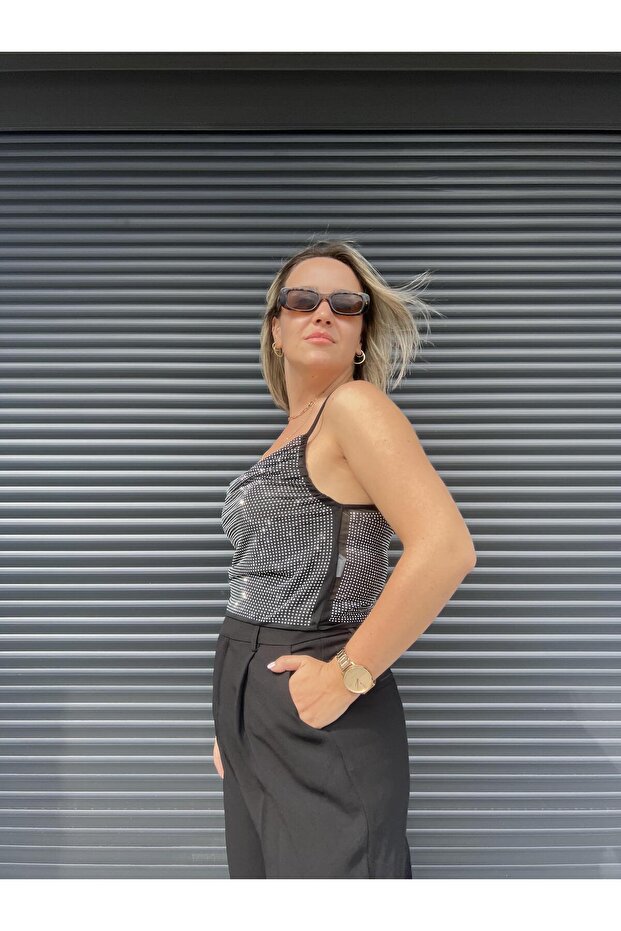 Siyah Taş Baskılı Crop Top - 2