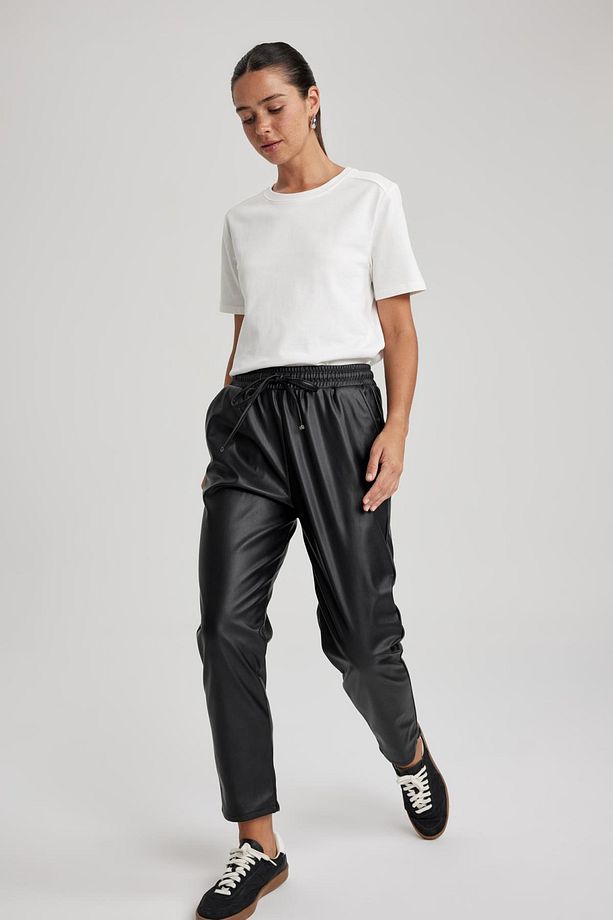 Yüksek Bel Cepli Standart Paça Suni Deri Jogger Pantolon V8072az23wn - 1