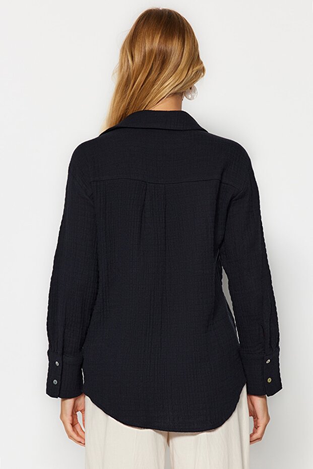 Siyah Oversize Geniş Kalıp Müslin Kumaş Dokuma Gömlek TWOAW24GO00210 - 6