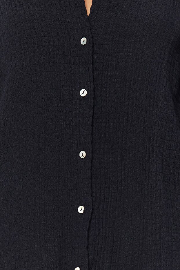 Siyah Oversize Geniş Kalıp Müslin Kumaş Dokuma Gömlek TWOAW24GO00210 - 5