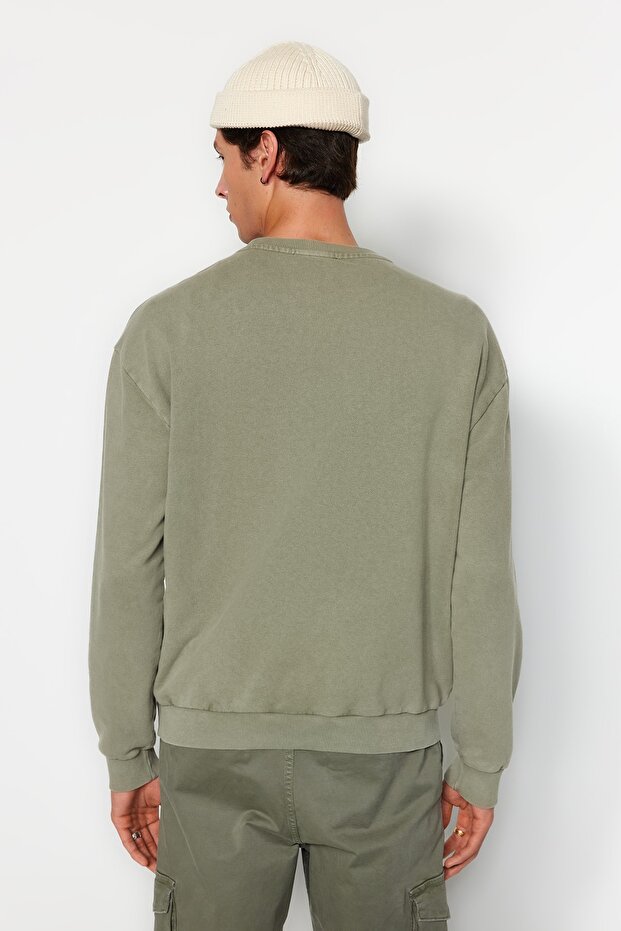 Yeşil Oversize/Geniş Kesim Eskitme/Soluk Efektli Şardonsuz Sweatshirt TMNAW24SW00021 - 8