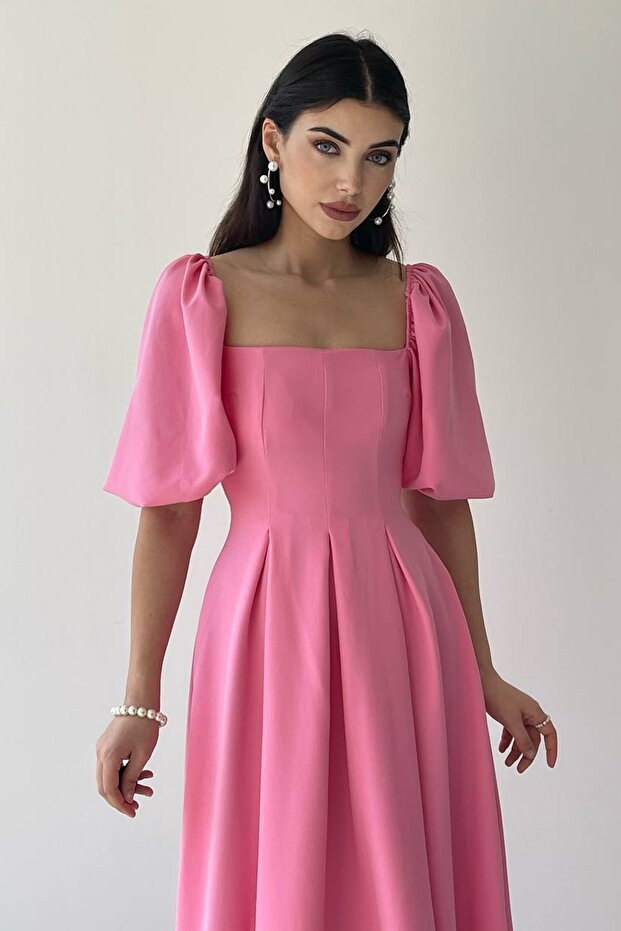 Розова вечерна рокля без презрамки с яка и плисирана разкроена плат Атлас, разкроена, дълга миди с къси балонени ръкави 167 - 8