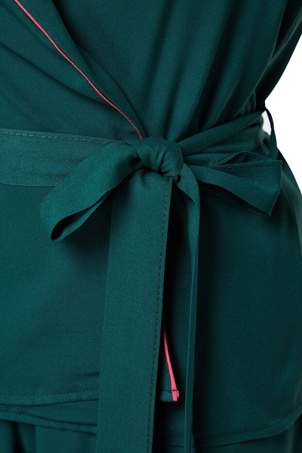 Zümrüt Yeşili Kuşaklı Biye Detaylı Kruvaze Viskon Dokuma Pijama Takımı THMAW22PT1109 - 8