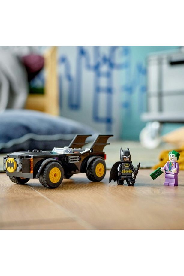 ® Batmobile™ Takibi: DC Batman™ Joker™’e Karşı 76264 Çocuklar için Oyuncak Yapım Seti (54Parça) - 9