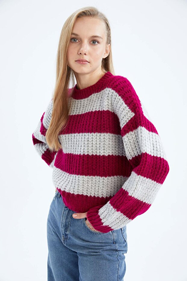 Pulover oversize cu decolteu - 1